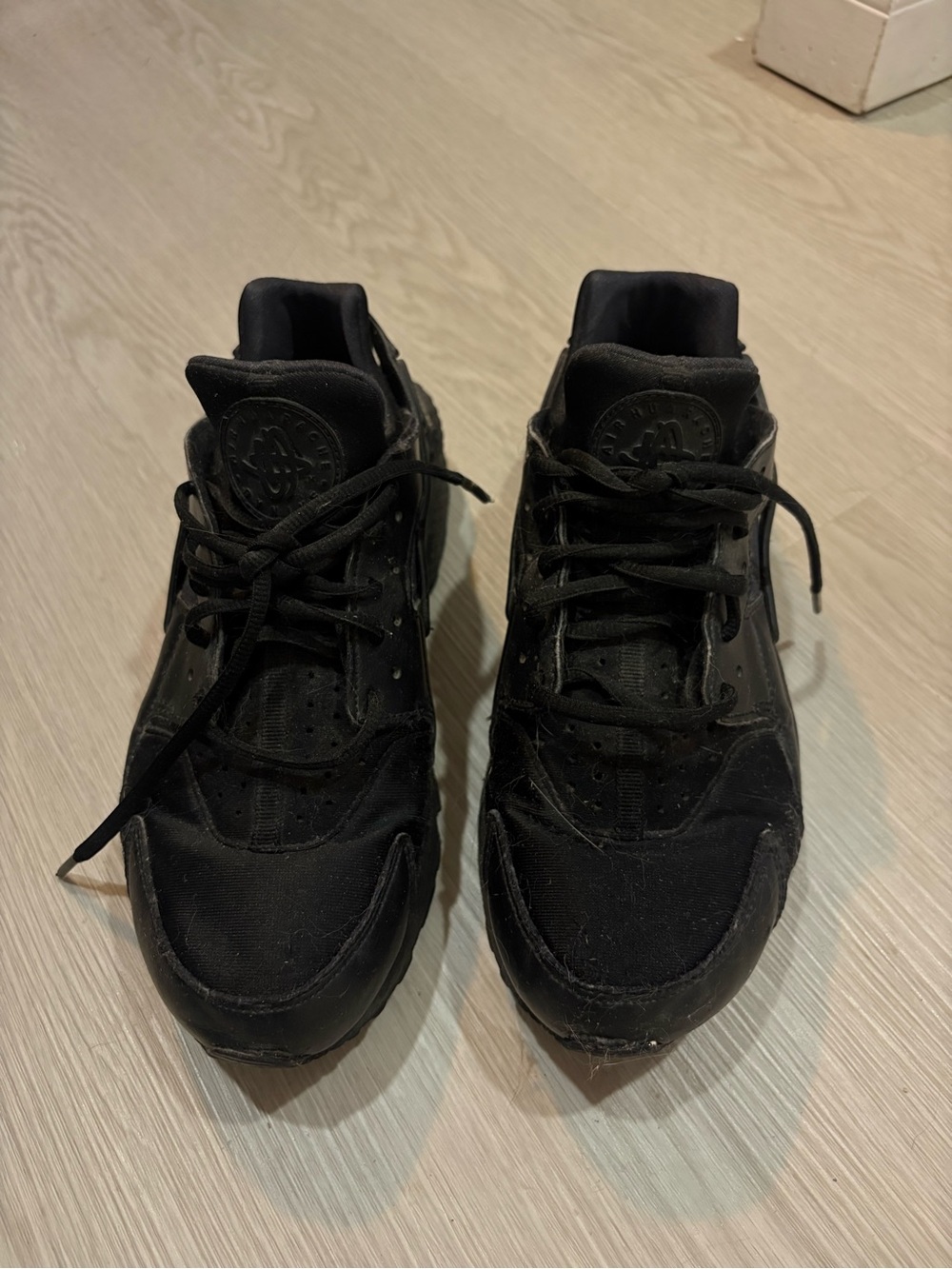 Black Nike hurache sneakers